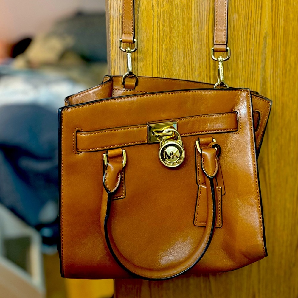 Michael kors authentic tote crossbody